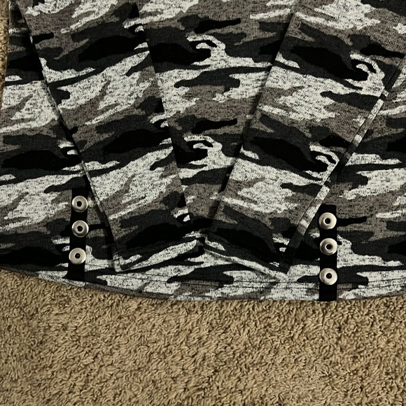 Wooly bully wear camouflage, size large - Picture 3 of 6